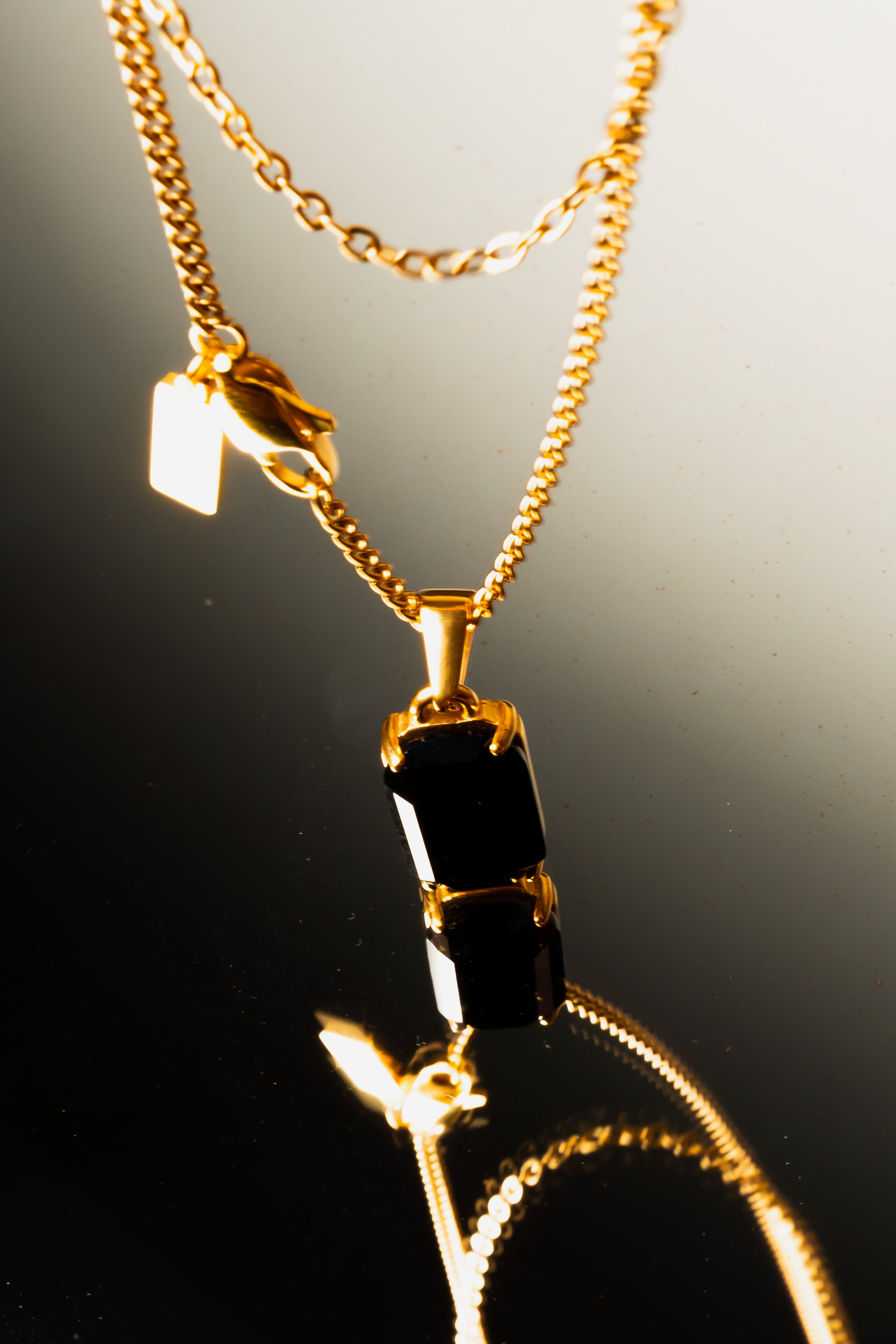 Onyx Pendant - Gold